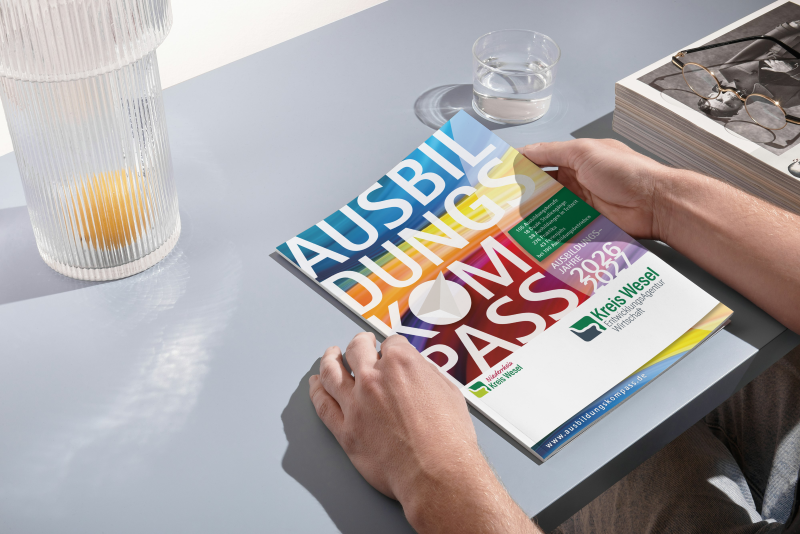09_Mockup_Kompass_WES_reduziert 09_Mockup_Kompass_WES_reduziert